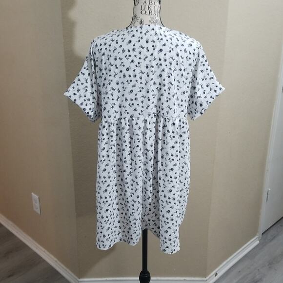WHITE birch‎ floral top size medium - Picture 3 of 6
